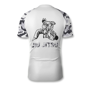 Rashguard de manga corta de larga duración Material de poliéster suave al tacto perfecto para nadadores y surfistas jóvenes y adultos - Product Image 3