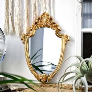 Miroir mural décoratif minimaliste en résine moderne avec finition dorée pour les intérieurs contemporains, disponible en gros - Product Image 1