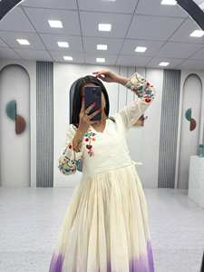 Nouvelle collection de 3 pièces de style indien pakistanais traditionnel pour femmes, Lehenga Choli prêt-à-porter, longueur au sol pour les fêtes, hiver - Product Image 2