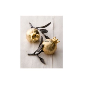 Juego de molinillo de sal y pimienta de metal de aluminio clásico atractivo atemporal diseño perfecto de forma de guayaba para cocinas tradicionales - Product Image 1