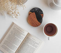 Ensemble de 4 sous-verres carrés classiques en bois de noyer et époxy Desert Trail Pearl, épaisseur 5 mm, écologiques et résistants à la chaleur