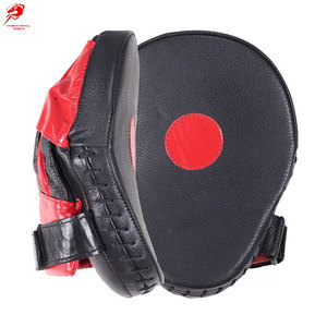 Mitaines de frappe en cuir synthétique avec logo personnalisé pour les sports juniors et adultes, durables et résistantes aux chocs. - Product Image 1