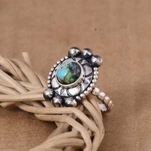 Bague de déclaration de mariage de luxe faite à la main en argent sterling et turquoise Kingman, style bohème tribal, cadeau pour elle - Product Image 1
