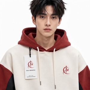 Tela transpirable que proporciona máxima comodidad durante el viaje y la actividad. Sudadera con capucha extragrande para hombre, diseñada con materiales ligeros. - Product Image 5