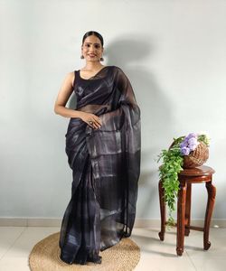 Saree Velvet Party Wear avec des reflets de tissu et de dentelle - Product Image 5