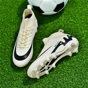 Chaussures de football <span class=keywords><strong>Predator</strong></span> FG de haute qualité pour garçons Crampons de football d'été confortables Vente en gros Bon marché Entraînement sportif Usages de <span class=keywords><strong>futsal</strong></span> - Product Image 4