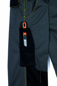 Manténgase Seguro y Protegido con el Mono de Trabajo Unisex Workzone Rojo Ligero de Manga Larga de Algodón de Alta Visibilidad y Retardante de Llama - Product Image 2