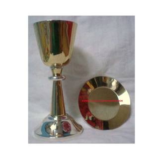 Calice en laiton de luxe doré avec patène et design unique - Product Image 5