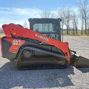 Kubota Mini-chargeuse SVL97-2 d'occasion Nouvelle chargeuse compacte sur chenilles turbo diesel avec moteur central à vendre prix bon marché en stock - Product Image 1