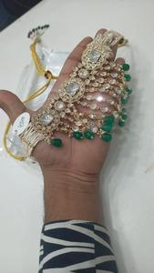 Ensemble de collier et boucles d'oreilles en laiton doré à la mode | Pierres de poire élégantes et perles, parfaites pour les mariées, les mariages et les célébrations de fête - Product Image 3