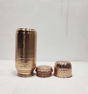 Bouteille d'eau en cuivre pur de qualité supérieure pour des bienfaits ayurvédiques pour la santé et une hydratation quotidienne dans un design martelé élégant - Product Image 5