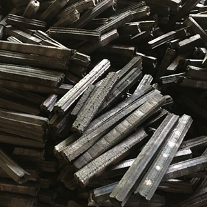 Briquettes de sciure de bois fruitier hexagonal de qualité fabriquée à la machine de haute qualité 80% carbone fixe CKT VIETNAM charbon de bois - Product Image 1