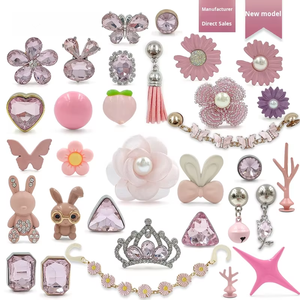 Kim Loại Phụ Nữ Thiết Kế Giày Trang Trí <span class=keywords><strong>Hello</strong></span> <span class=keywords><strong>Kitty</strong></span> Thư Charms Cho Điện Thoại Rác Trường Hợp Thiết Kế Charms Bling Lỗ Sandal làm tắc nghẽn Charms - Product Image 3