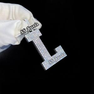 Pendentif initial en diamant de laboratoire VVS1 taille brillant, personnalisé CVD HPHT, style hip-hop glacé, unisexe, cadeau d'anniversaire, serti en argent sterling - Product Image 1