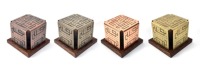 Brûleur d'encens Yaqeeni en métal, best-seller, avec design martelé découpé au laser et base carrée en bois, brûleur de bakhoor arabe haut de gamme