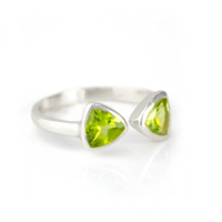 Bague en argent taillé trillion de pierres précieuses Bagues de luxe en argent sterling 925 pour femme Bijoux de naissance faits à la main Fournisseurs en gros