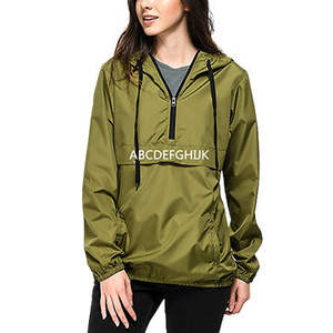 Veste coupe-vent zippée respirante en softshell à capuche unisexe vert olive personnalisée - Product Image 1