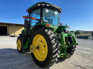 Tracteur à roues John Deeere 7230R avec moteur de pompe, boîte de vitesses et composants de roulement durables - Product Image 3