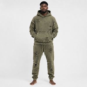 Chándal para hombre con efecto desgastado que ofrece un look relajado, acabado lavado y comodidad suave para uso diario, atuendos urbanos y reuniones informales. - Product Image 1