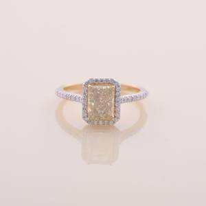 Bague de fiançailles avec halo de diamants jaunes taille radiant certifiés IGI en or jaune/blanc et or rose 14 carats - Product Image 1