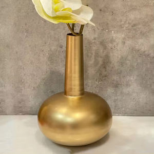 แจกันเหล็กสไตล์ชายฝั่งรุ่นใหม่ล่าสุดปี 2026 แจกันโลหะพร้อมฐานกลมคอสูงชุบทอง ตกแต่งบ้านลายสลัก - Product Image 3