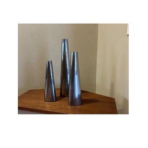 Portavelas de aluminio de pilar de alta calidad Portavelas modernista de aluminio fundido sólido pesado Portavelas hecho a mano - Product Image 1