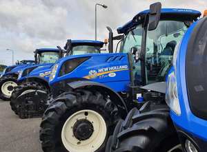 Tracteurs New Holland haute performance disponibles pour la vente en gros avec des moteurs fiables et des fonctionnalités avancées - Product Image 3