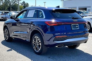 โปรโมชั่น (W&T) รถยนต์มือสอง Audi Q5 Premium Plus 4 ประตู SUV ขับเคลื่อน 4 ล้อ ปี 2025 (เครื่องยนต์ 2.0 ลิตร 4 สูบ เทอร์โบ 7AM) รถ SUV มือสอง - Product Image 5