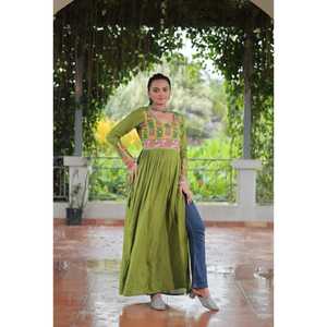 COLECCIÓN SUPER NAVRATRI 2025 DEL FESTIVAL GARBA JOVEN CHICA Y MUJER LLEVAN KURTY EN COLORES DE MODA - Product Image 1