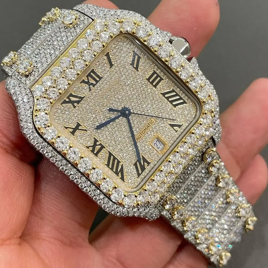 Montre-bracelet mécanique Hip Hop chic entièrement glacée avec des diamants naturels, une clarté VVS améliorée, portée en toute occasion