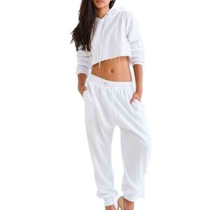 Ensemble de survêtement personnalisé deux pièces pour femme, style streetwear, avec sweat à capuche d'hiver, vente en gros - Product Image 1