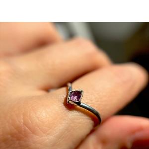 แหวนเงินทำมือ92.5ทำด้วยมือที่มีน้อยซาธิสต์ดิบเครื่องประดับวันเกิดรูปตัววีสำหรับผู้หญิง - Product Image 3