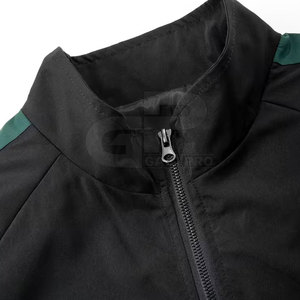 Survêtement rétro haute performance pour homme, idéal pour l'entraînement estival et les tenues décontractées, avec tissu flexible et mouvements fluides - Product Image 3