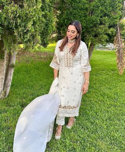 MAGNIFIQUE TOP AVEC SEQUANCE BRODÉ TRAVAIL ET PANTALON AVEC DUPATTA - Product Image 5