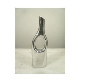 Vase bouteille décoratif polonais en fonte d'aluminium moderne pour la décoration intérieure - Product Image 1