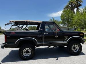 FORD Bronco XLT Lariat 1982 d'occasion, conduite à gauche/droite - Product Image 3