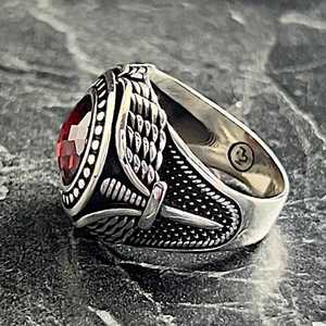 Bague pour homme en argent sterling avec pierre grenat rouge, faite à la main, style historique guerrier, thème épée sacrée, style hip-hop - Product Image 4