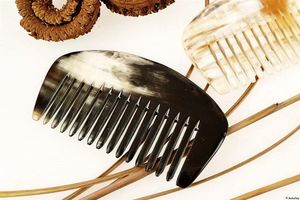 BOOST COLORS HORN BUFFALO PEINES AL POR MAYOR Peines de cuerno antiestáticos naturales para regalos de vacaciones por Crescent Crafts - Product Image 6