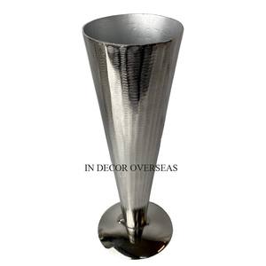 Tamaño y forma personalizados disponibles Jarrón de trompeta de metal de alta calidad chapado en oro de alta calidad Accesorios de decoración de boda - Product Image 3