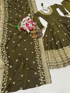 Ensemble de robe Anarkali / Salwar Suit en soie Vichitra NC lourde 2026 avec broderie de sequins de 5 mm pour mariage et fête, vente en gros - Product Image 5