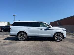 Lincoln Navigator L Black Label 2025 Súper Limpio, SUV 4x4, Asientos de Cuero, Techo Panorámico, Cámara Trasera 360, Turbo Automático, En Venta - Product Image 3