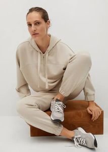 Hoodie de sport personnalisé en molleton technique respirant, en coton uni, confortable, avec fermeture éclair, coupe courte pour femme, pour un look élégant - Product Image 6