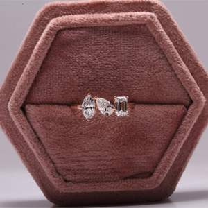 มาคีส์มรกตลูกแพร์เพชรที่โตขึ้นแหวนหินสามชิ้นแหวนหมั้นแหวนฉันและคุณ - Product Image 4