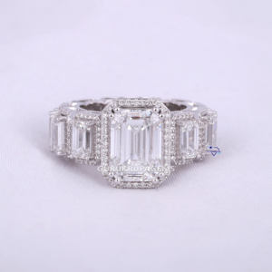 Minimalista de lujo Venta caliente Esmeralda Halo Corte redondo DEF Claridad Moissanite Hip Hop Anillo de diamantes en anillo de plata esterlina 925 - Product Image 1