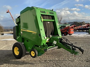 Presse à balles haute efficacité John Deere 2017 avec enrouleur de filet/ficelle, pneus à flottation à large largeur de ramassage, levage/abaissement hydraulique, moniteur, moteur et boîte de vitesses - Product Image 3