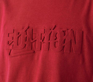 Camiseta personalizada con estampado en relieve 3D 100% algodón, camiseta de ajuste Regular para hombre, camiseta de moda con logotipo elevado de tela pesada de 260G - Product Image 1