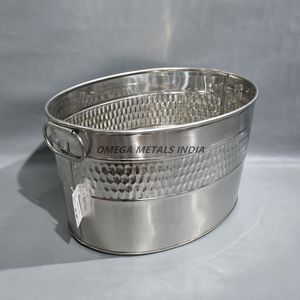 Maceta martillada de diseño personalizado y enfriador de vino en acero inoxidable pulido El epítome de estilo y funcionalidad - Product Image 3