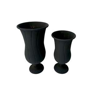 Vase en métal noir mat de grande taille en gros |   Vase décoratif en forme de spirale à cannelures de luxe pour l'intérieur |   Ensemble de 3 vases à fleurs en forme de trompette coniques - Product Image 2
