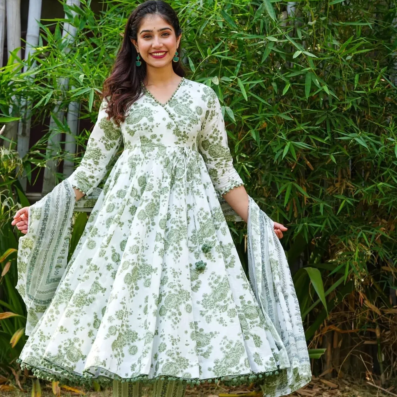 Anarkali Kurti longo em tecido de algodão puro estilo indiano tradicional pronto para usar, combinado com calças e conjuntos de dupatta a preços a granel