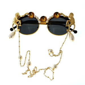 Experiencia óptica de alta gama, monturas metálicas que mantienen la elegancia a través de las tendencias cambiantes, dan un toque de lujo sin ser demasiado llamativas. - Product Image 1